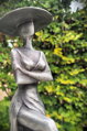 Dame in einem Kleid