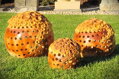 Set aus orangefarbenen Kugeln