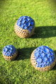 Set aus blau-braunen Kugeln