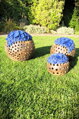 Set aus blau-braunen Kugeln