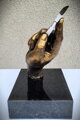 Hand mit Skalpell