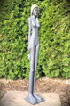 Frau mit Schlüsseln II