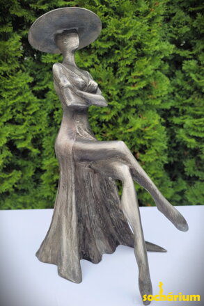 Dame in einem Kleid