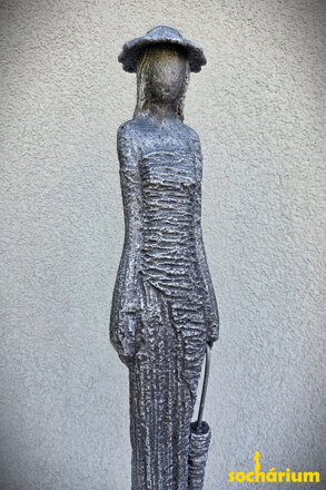 Mädchen mit Sonnenschirm