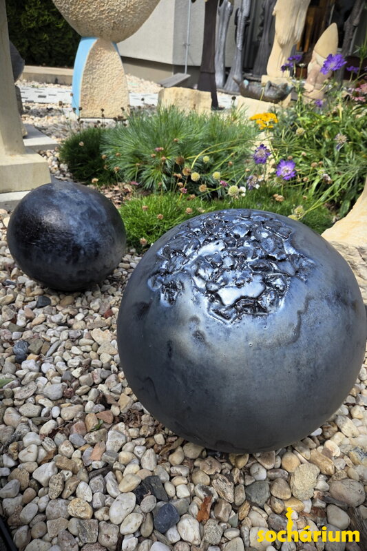 Glänzendes Duo in Schwarz