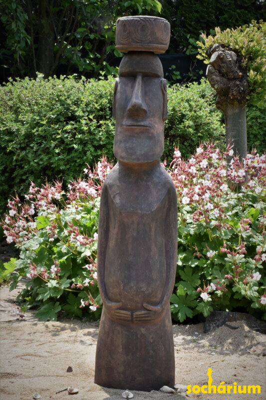 Moai mit Hut