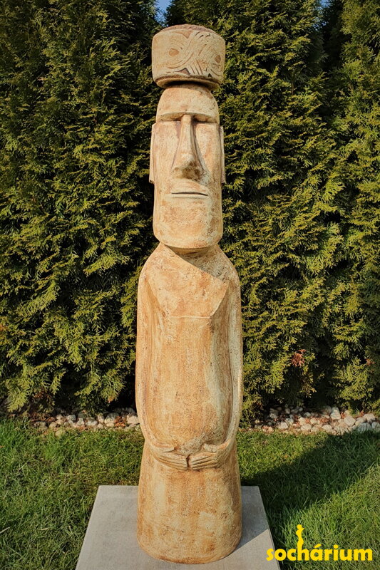 Moai mit Hut 