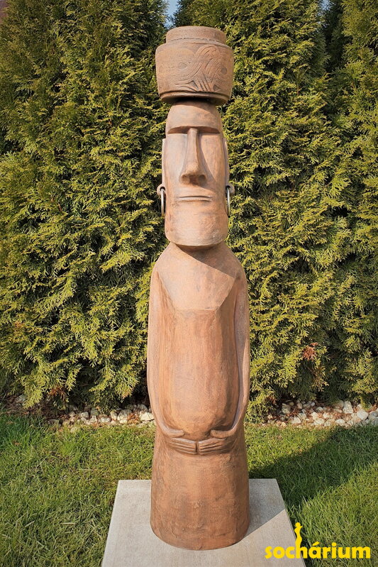 Moai mit Ohrringen 