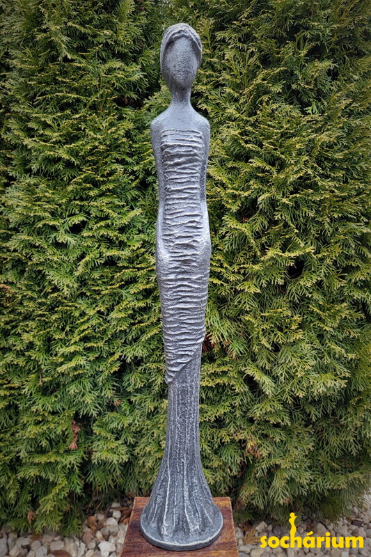 Silbernes Mädchen mit Pferdeschwanz