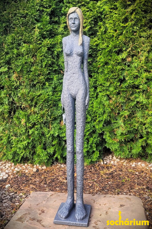 Frau mit Schlüsseln II